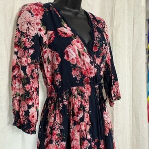 💥3/$30💥Band of Gypsies Floral High Low Dress w Lace Crochet Trim- Navy Pink